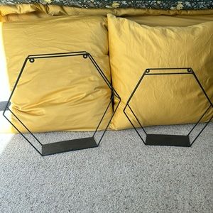 Decorative wall shelf